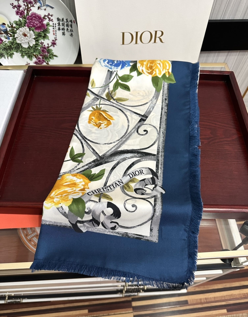 CHRISTIAN DIOR